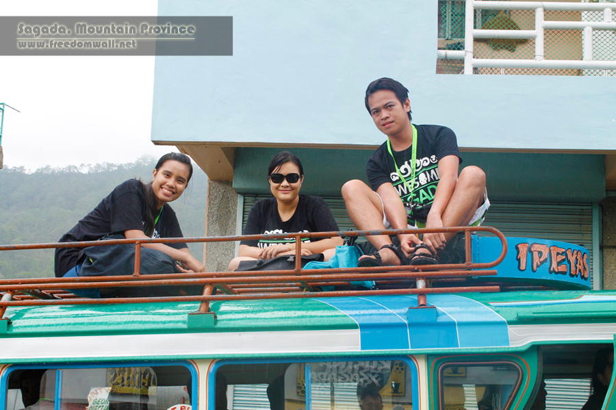 Positioned comfortably in the top load before we left for Bomod-ok Falls trekking