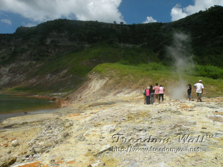 trekking in Taal