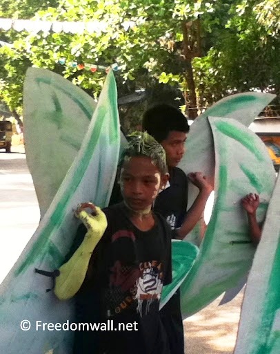 Palaran Festival 2011 Bonawon street performer