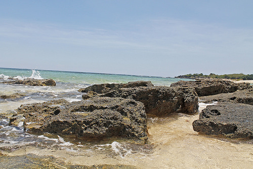cabongaoan beach rocks