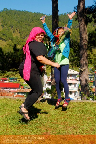 Mommies Ghie and Beng trying a Jumpshot during our walking tour
