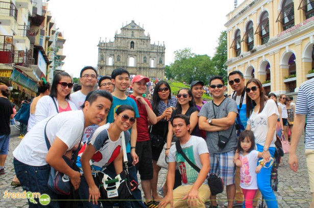 Group photo with The Ruins of St. Paul in the background