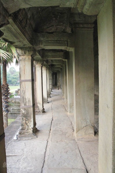 angkor wat hallway