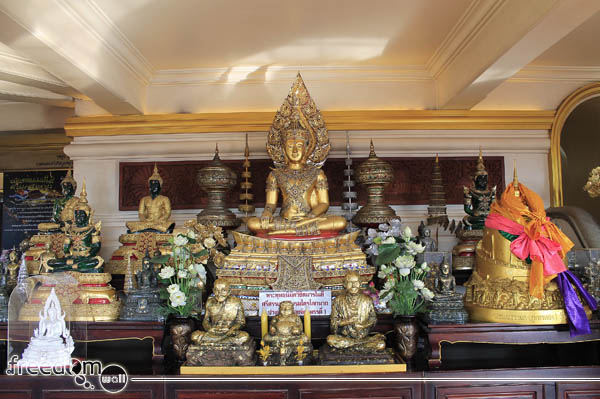 Wat Saket worship room