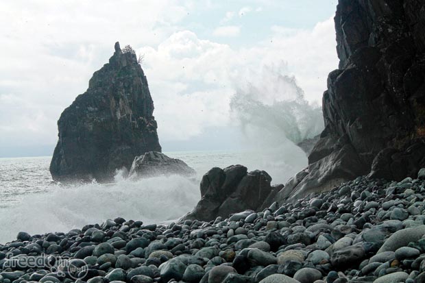 Great waves breaking through the rocks of Amper beach