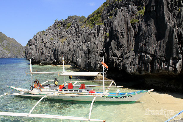 A boat docked at Matinloc Island's port