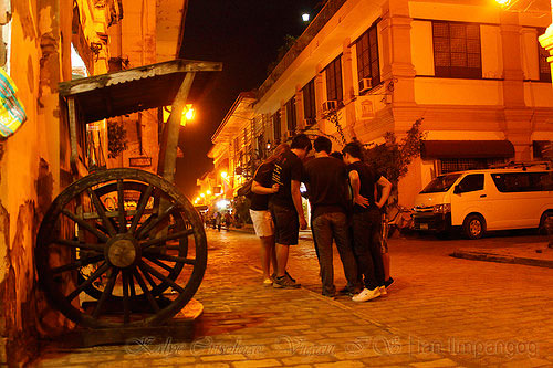 Back groupie at Calle Crisologo