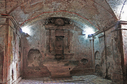 nagcarlan underground cemetery chamber