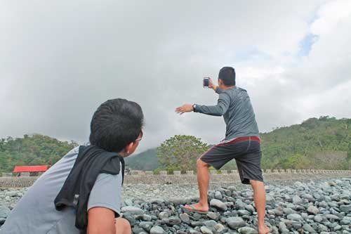 Groupie in Ampere Beach, Dipaculao