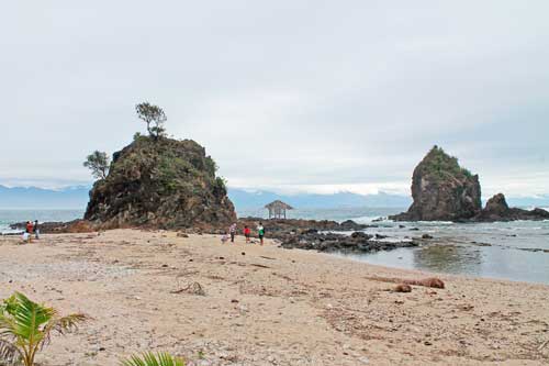 Diguisit Beach, Dicasalarin Cove