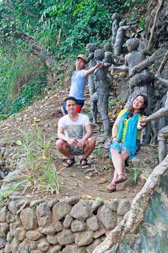 A monument below Ermita Hill depicting Auroran's Escape from the 1735 Tsunami