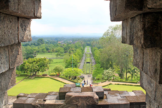A beautifully landscaped Borobudur front yard