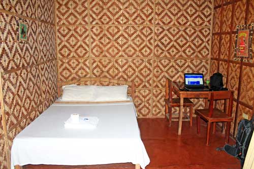 tori's backpackers paradise double room