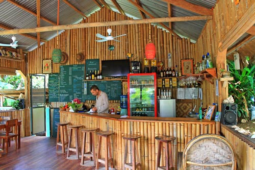 tori's backpackers paradise restaurant