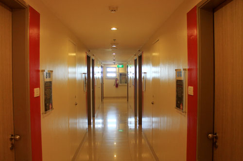 Red Planet hotel angeles city hallway