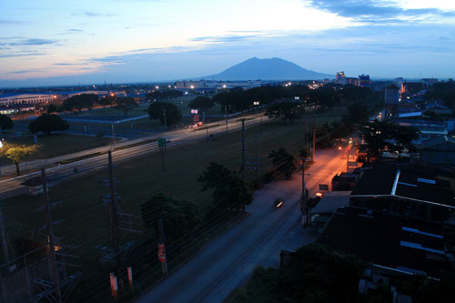 Red Planet Hotel angeles city window view