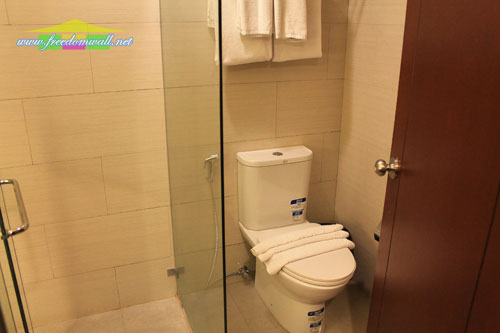 the plaza hotel comfort room