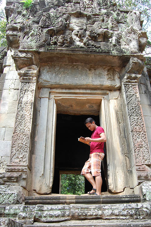 Spending a quality, personal time at Thommanon Temple in Siem Reap, Cambodia