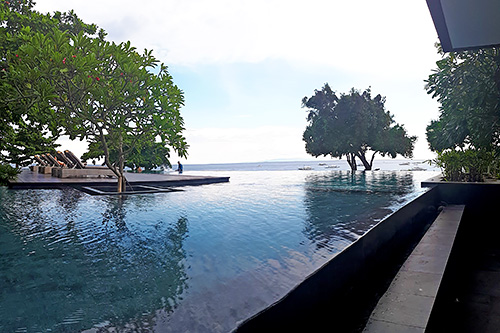 The infinity pool near the reception