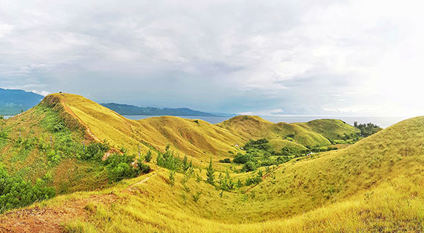 The rolling hills of Mararison Island