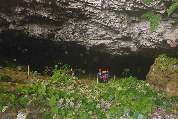 Entrance to Gobingob Cave