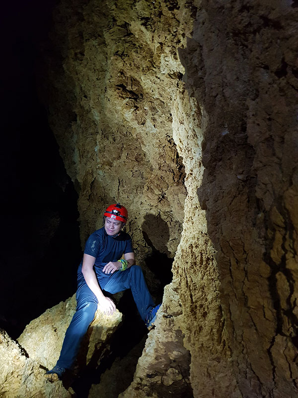 Ian Limpangog near the dead end of Lower Langun Cave
