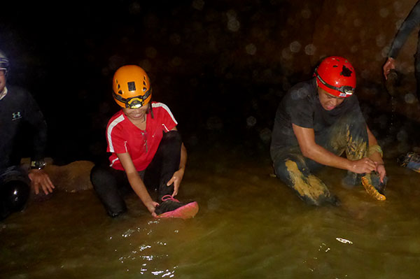 Wash off time at Lower Langun Cave