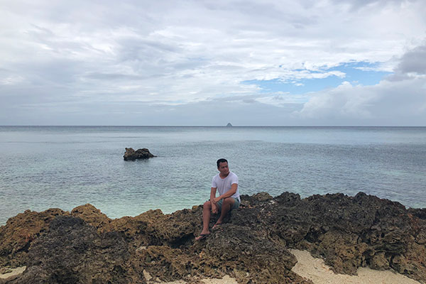 Rock formations fronting Kailina Beach