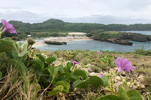 Liog-liog Cove in Carnaza Island