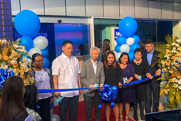 Ribbon cutting ceremony for the opening of Maxicare's Primary Care Center (PCC) at Cebu Business Park lead by Equicom Group Chairman, Mr. Antonio L. Go (third from the left) and Maxicare CEO, Christian S. Argos (right)