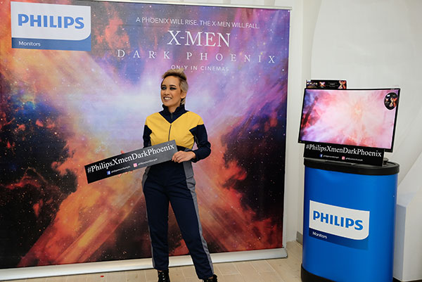 A cosplayer of Storm in X-Men Dark Phoenix