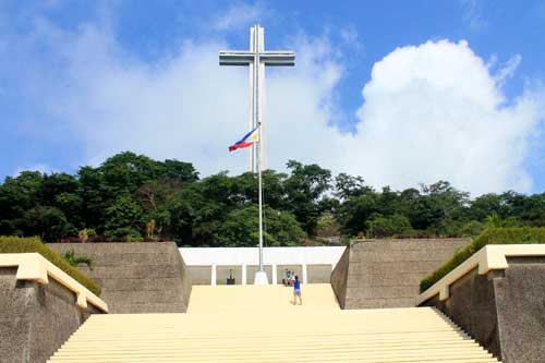 dambana ng kagitingan colonnade