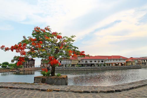 Las Casas Filipinas de Acuzar