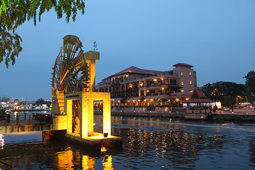 Melaka River at dusk