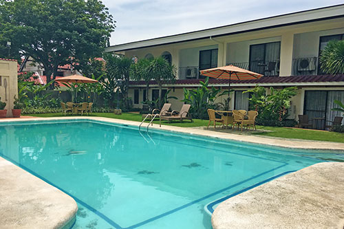 Montebello Villa Hotel pool