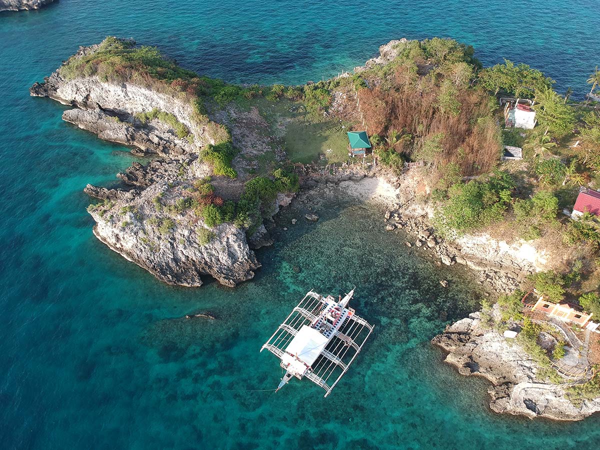 Lapus lapus Cliff at the northwestern tip of Malapascua Island