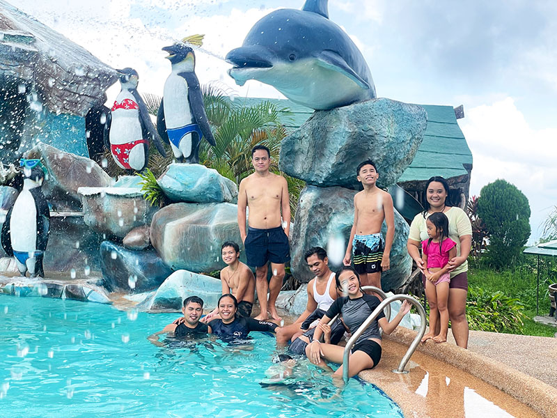 Family photo at one of Campuestohan's swimming pool