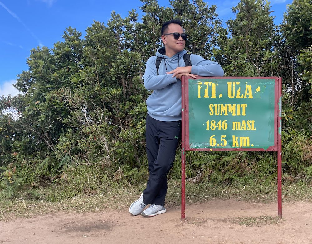 Mount Ulap summit marker