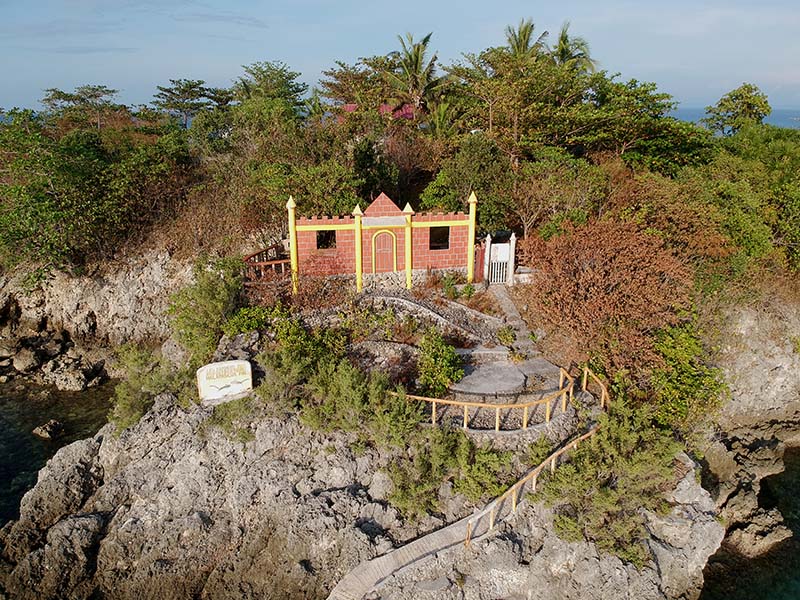 Only the ruins of Los Bamboos resort in Malapascua remains. Perched at Lapus-lapus Cliff