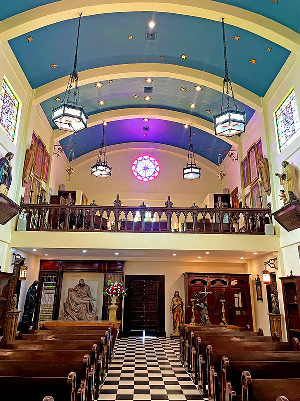 Inside the chapel (Capilla)