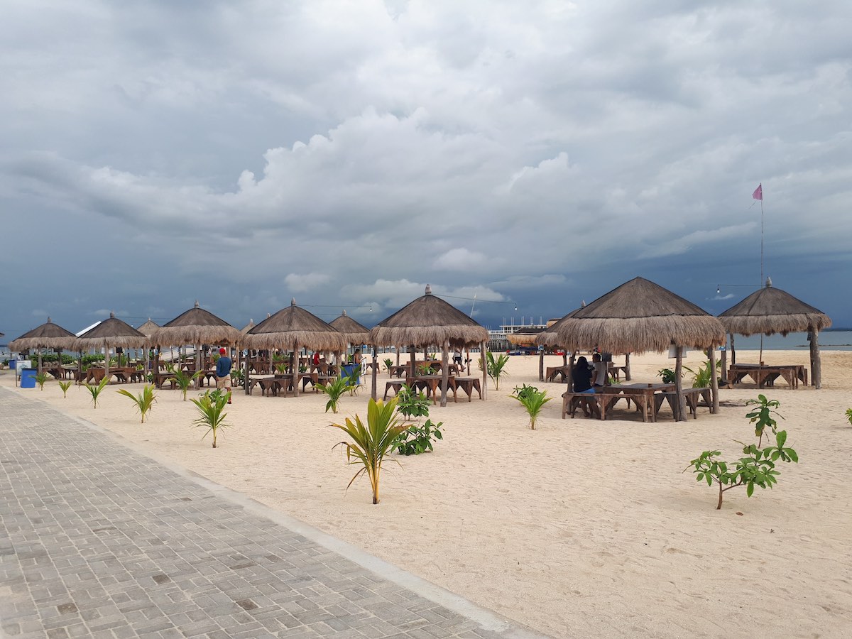 Beach front cottages of Lakawon Island Resort