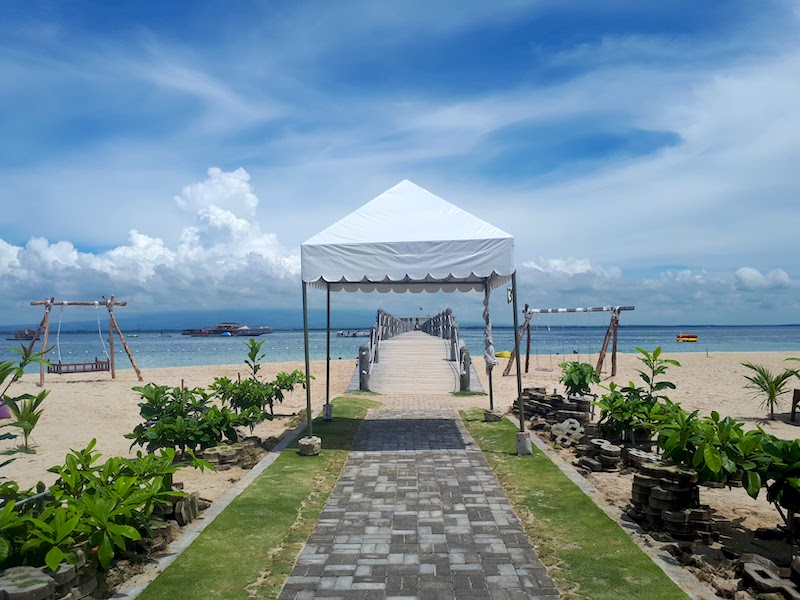 Lakawon Island Resort beach front