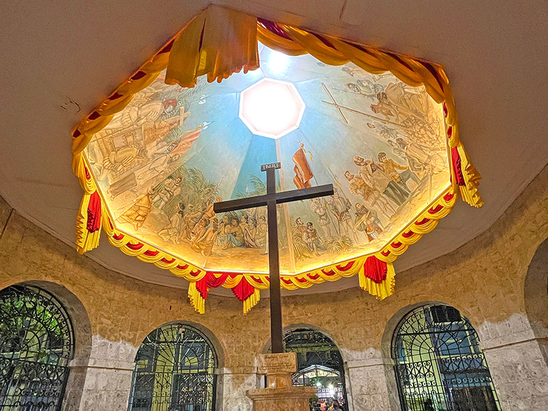 A replica of Magellan's Cross enclosing the fragments of the original.